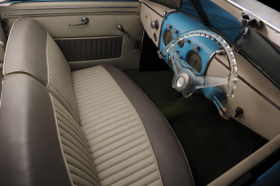 Интерьер Delahaye 135 M Cabriolet 1947 года  (фото 10 из 12)